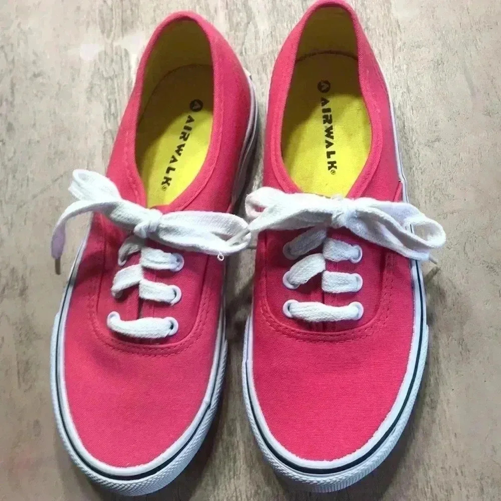 Airwalk pink canvas sneakers 5 1/2